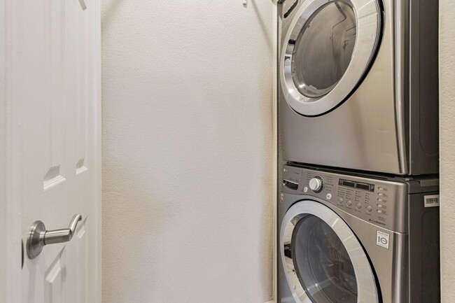 Building Photo - 2-Bedroom Condo in Prime Sunnyvale Locatio...