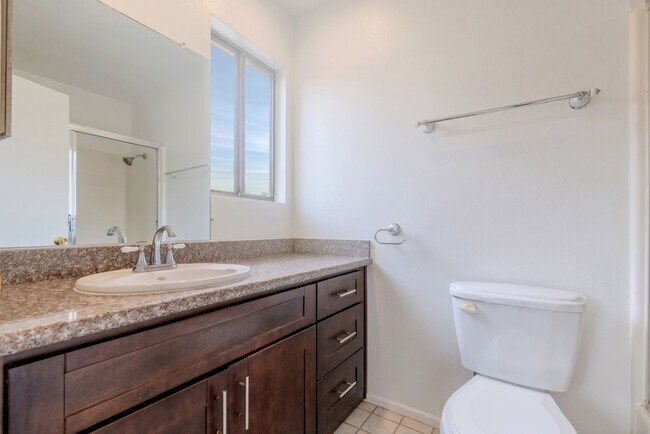 Building Photo - Chatsworth Rent This Now
