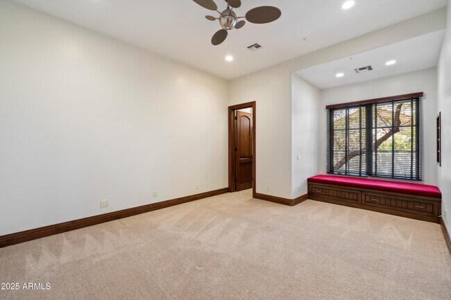 Building Photo - 8515 E Sutton Dr