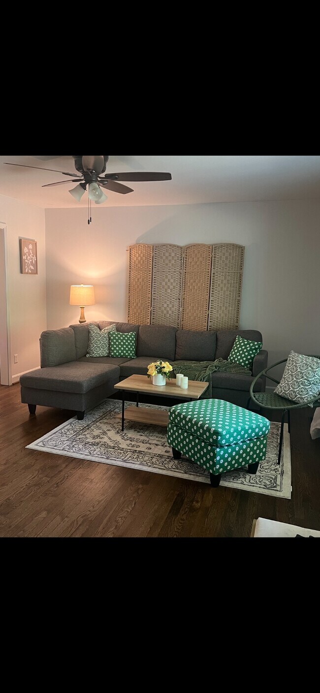 Building Photo - 2202 Idlewood Dr