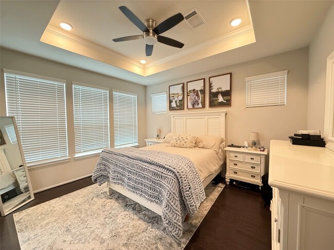 Building Photo - 10947 Cannes Memorial Dr