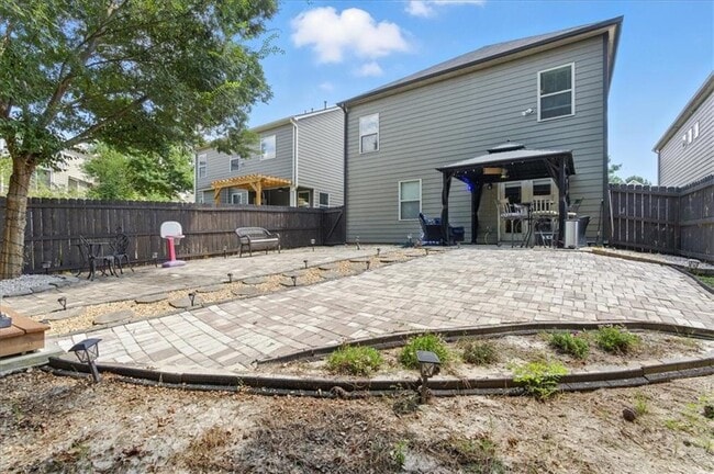 Building Photo - 214 Torch Dr