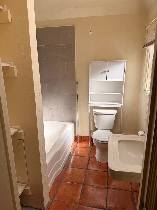 Building Photo - 3452 E Willard St