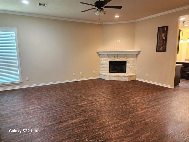 Building Photo - 4 Bedroom, 2 Bath in Dove Crossing Subdivi...