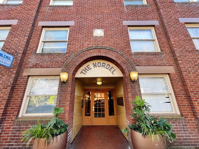 Building Photo - Vintage Apartment near Nob Hill !