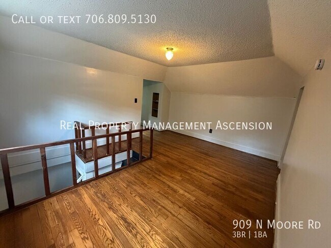 Building Photo - 909 N Moore Rd