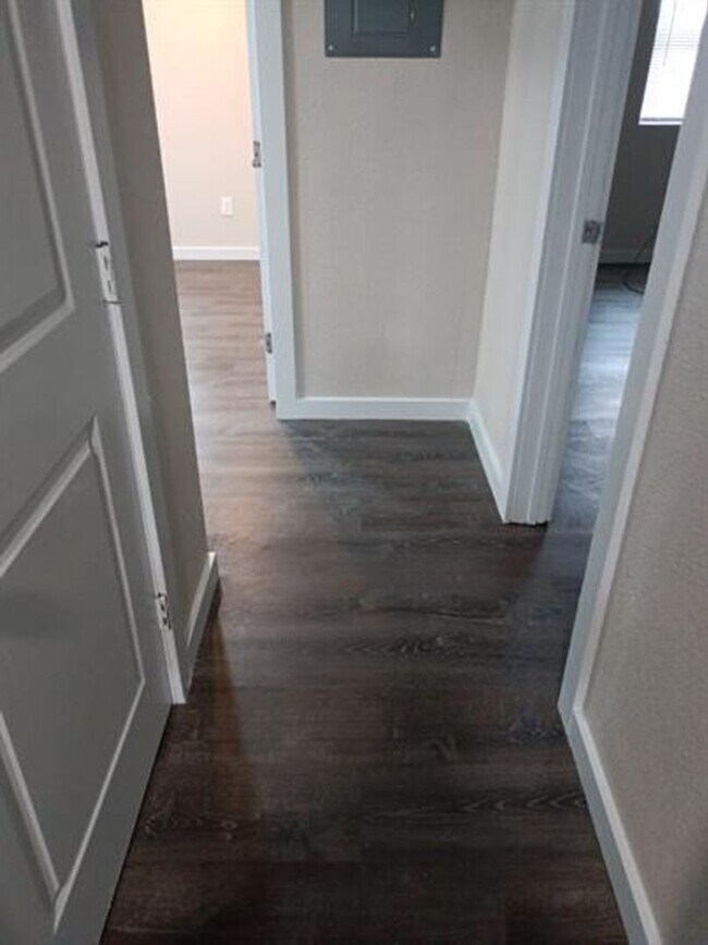 Building Photo - Convenient Location 1 bed 1 bath apartment - HVAC