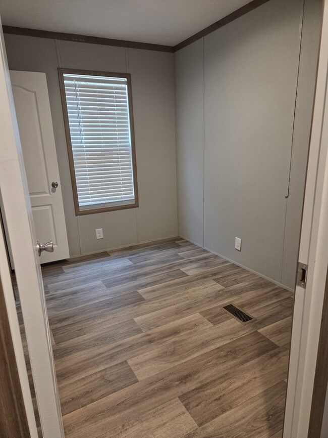 Building Photo - Lovely 3 Bedroom/2 Bath Single Wide in Madison