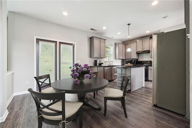 Building Photo - 464 Simonton Oak Ln SE