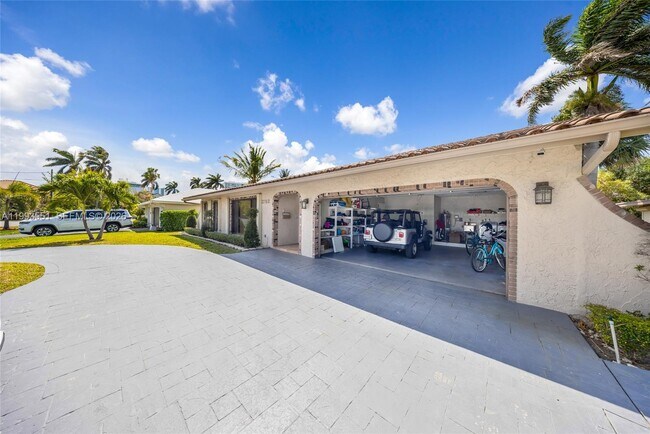 Building Photo - 2752 NE 3rd St