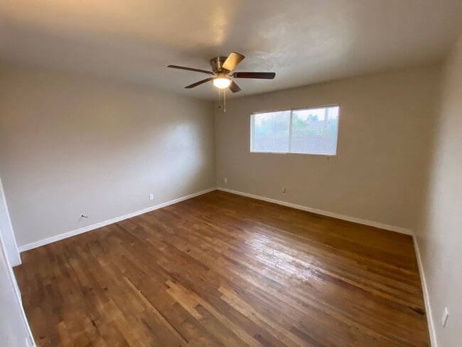 Building Photo - Spacious home Available Now!