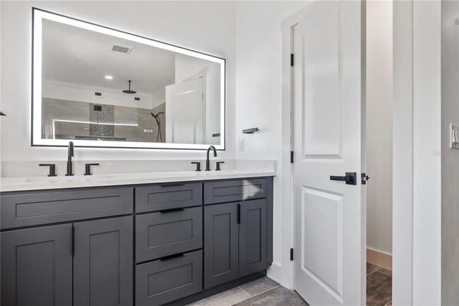 Building Photo - 2727 W Chestnut St