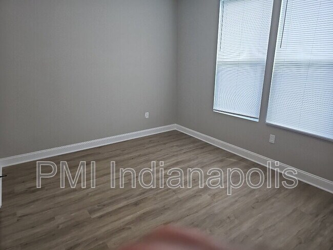 Building Photo - 640 N Parker Ave
