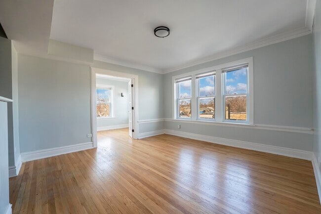 Building Photo - 845 Lyman Ave