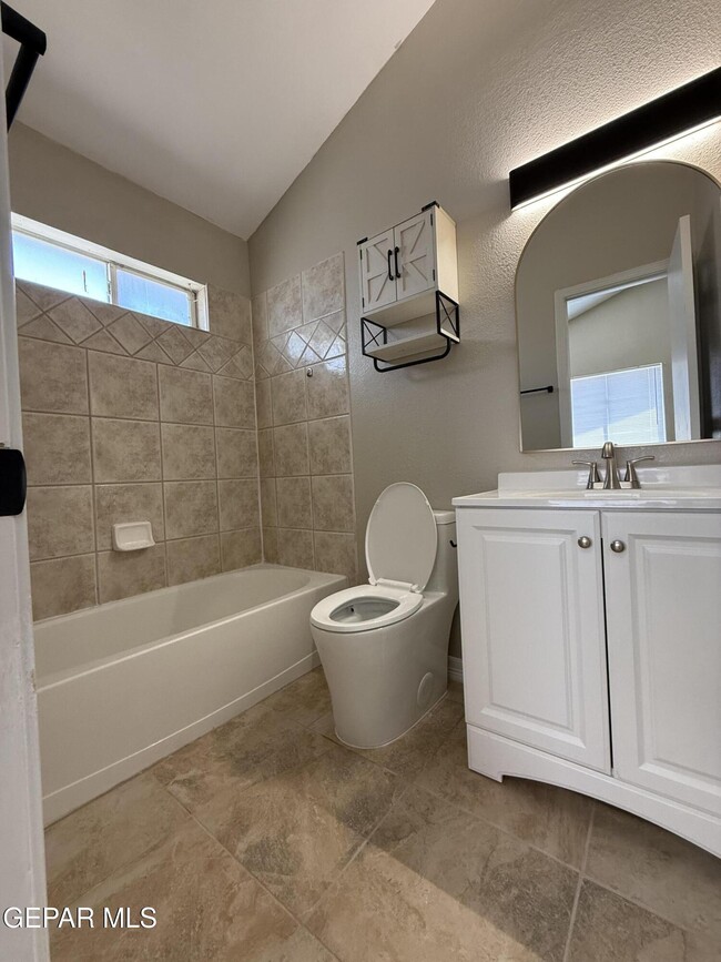 Building Photo - 9128 Bur Oak Cir