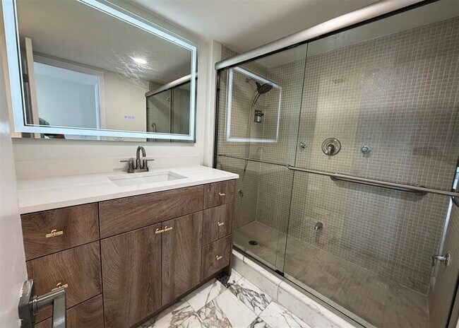 Building Photo - 2100 S Ocean Ln