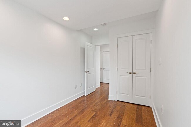 Building Photo - 1110 Orren St NE