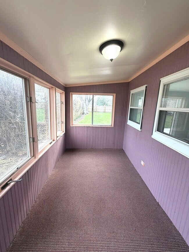 Building Photo - 2209 Douglas Ave