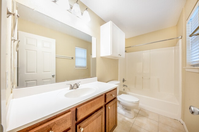 Building Photo - 2809 E 22nd St