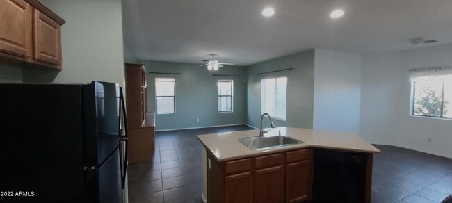 Building Photo - 518 W Black Hawk Pl