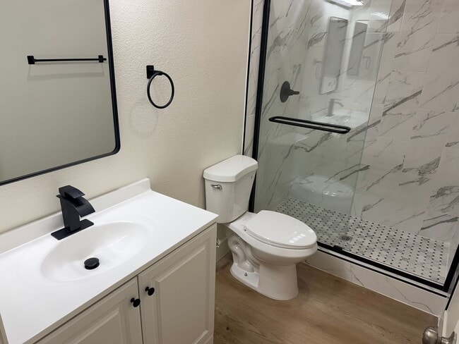 Building Photo - Amazing 5 bedroom home for rent in North Fontana