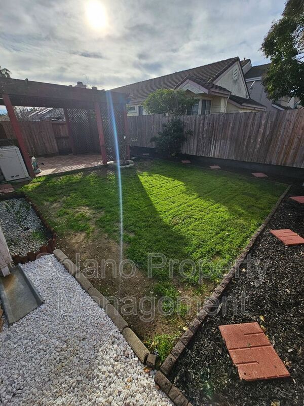 Building Photo - 246 Potrero St