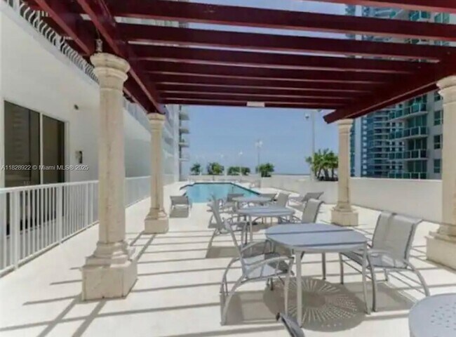Building Photo - 1200 Brickell Bay Dr