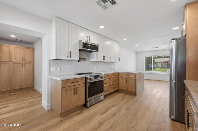 Building Photo - 8702 E Monte Vista Rd