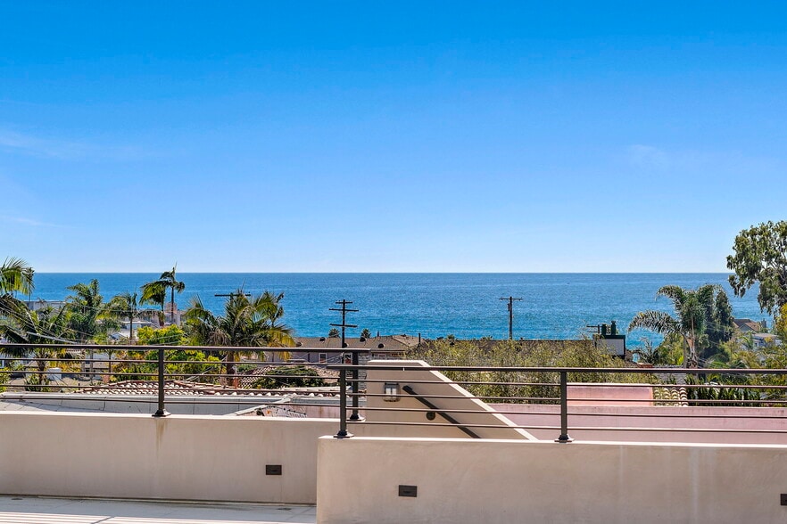 Building Photo - 207 W Avenida San Antonio