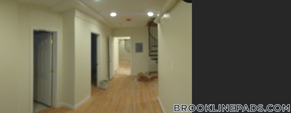 Building Photo - 16 Euston St