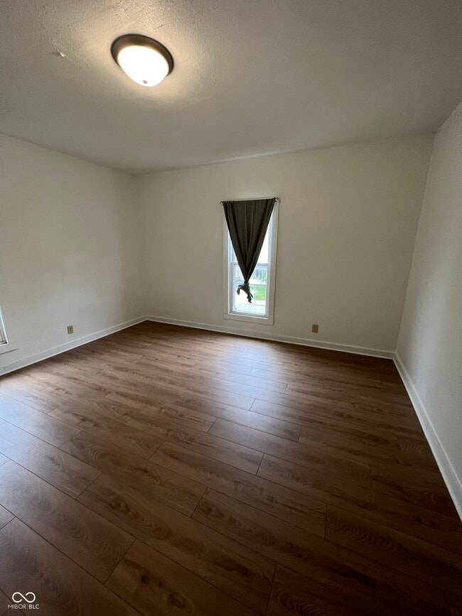 Building Photo - 730 W 9th St