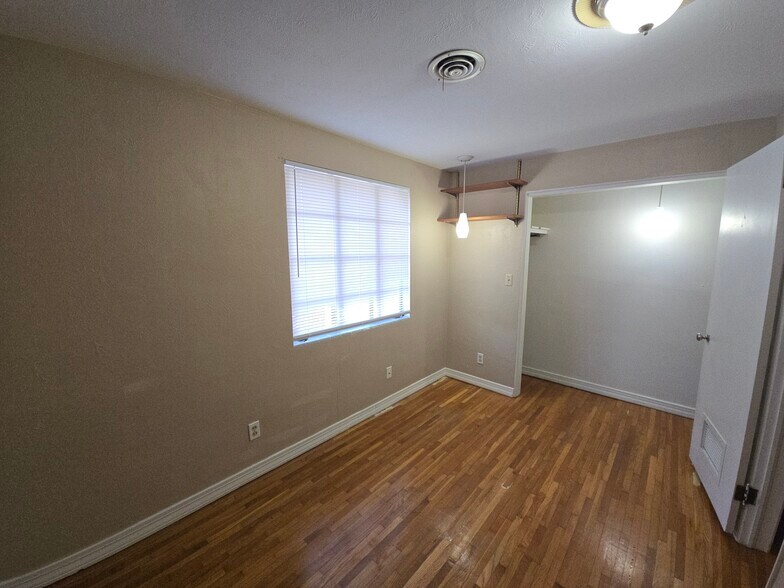 Building Photo - 714 E Crawford St