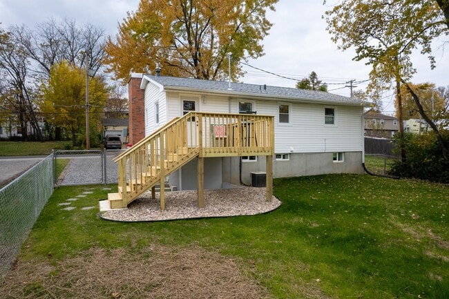 Building Photo - 506 N Ann St