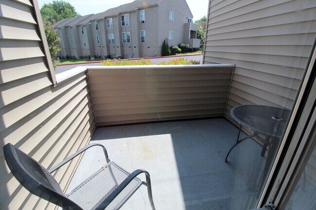 Building Photo - 1416 Bradley Dr