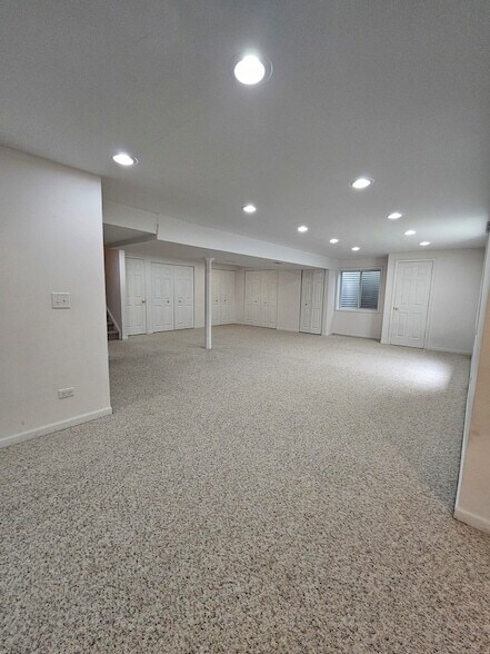 Building Photo - 420 Merry Oaks Rd