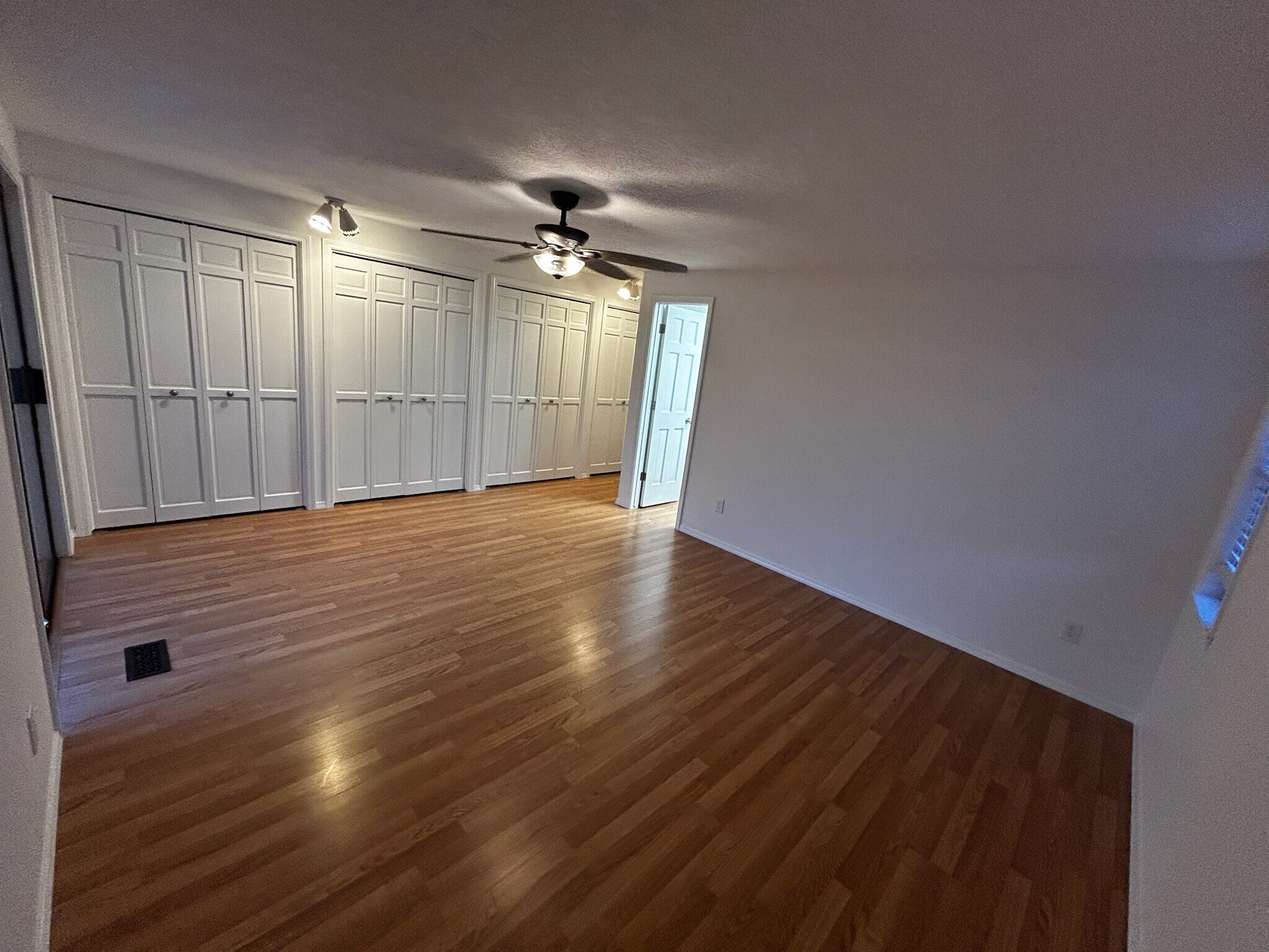 Building Photo - 454 N Pebble Beach Way