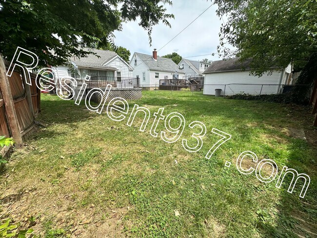 Building Photo - 3 Bed 1 Bath Home
