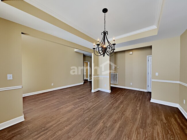 Building Photo - 220 Solitude Cir