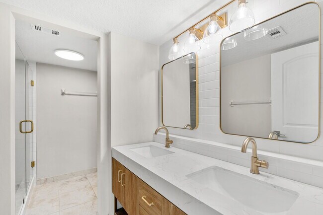 Building Photo - 1700 Commodore Blvd