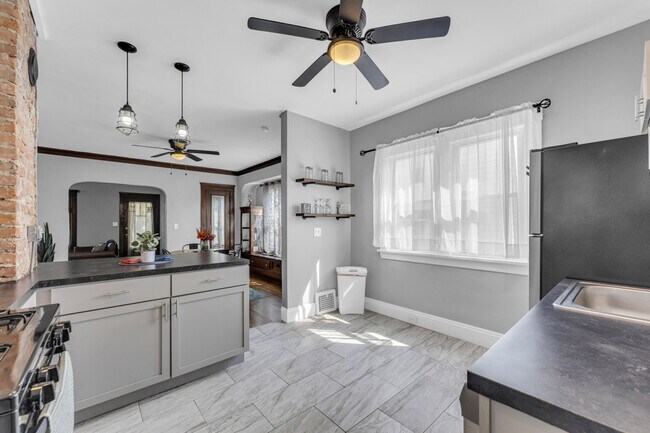 Building Photo - 10617 Bernard Ave