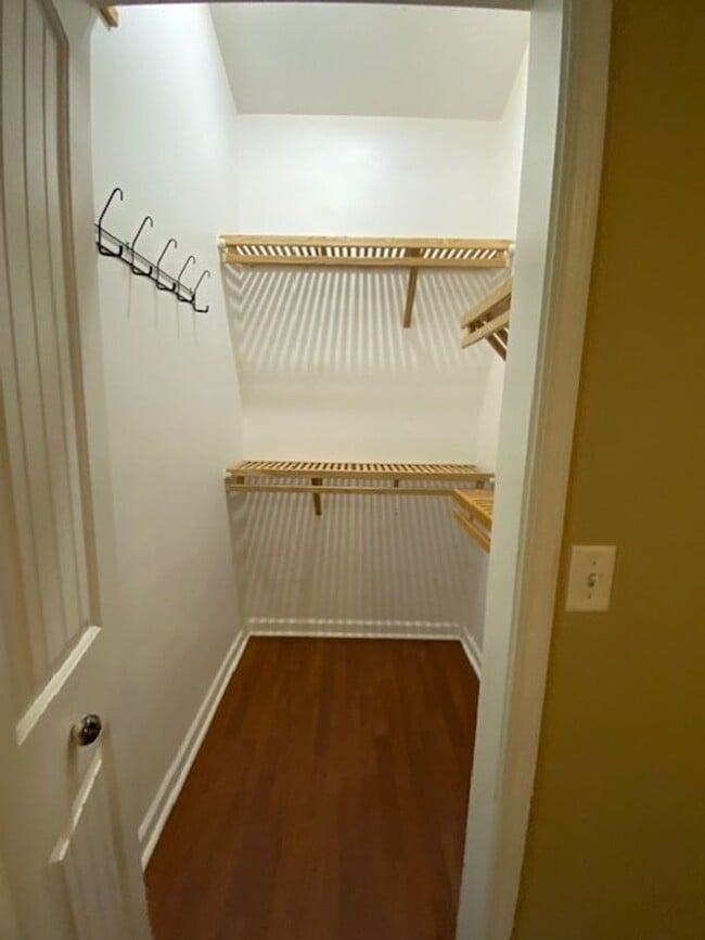Building Photo - Welcome to this stunning 3-bedroom, 2-bath...