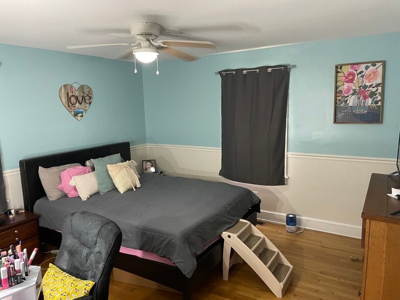 Bedroom 1 - 914 Westview Cir