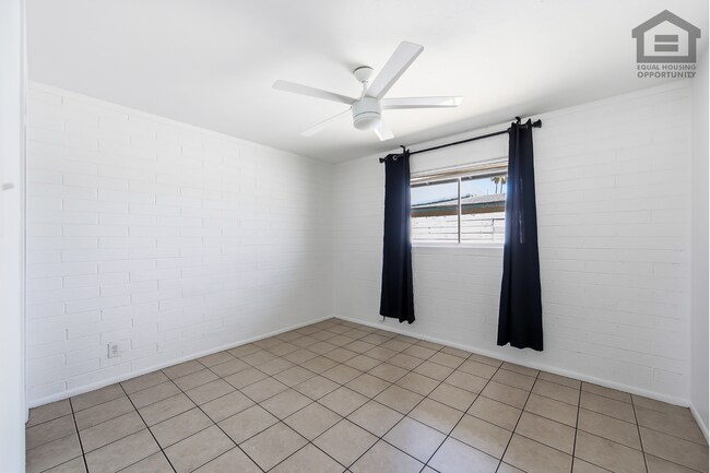 Building Photo - 4711