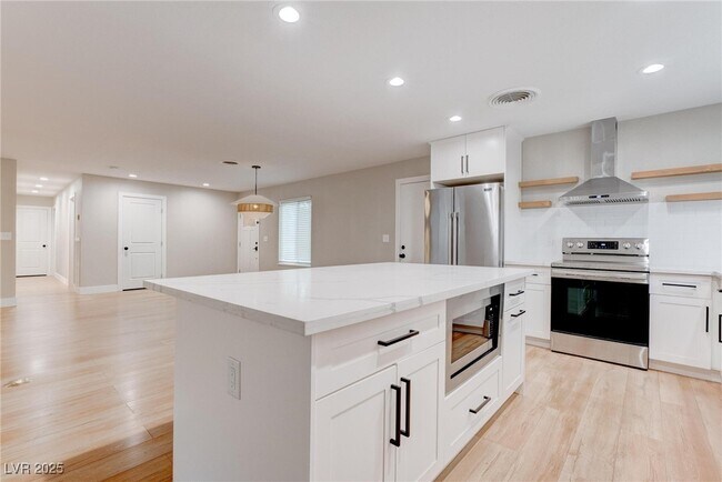 Building Photo - 1404 Campbell Dr