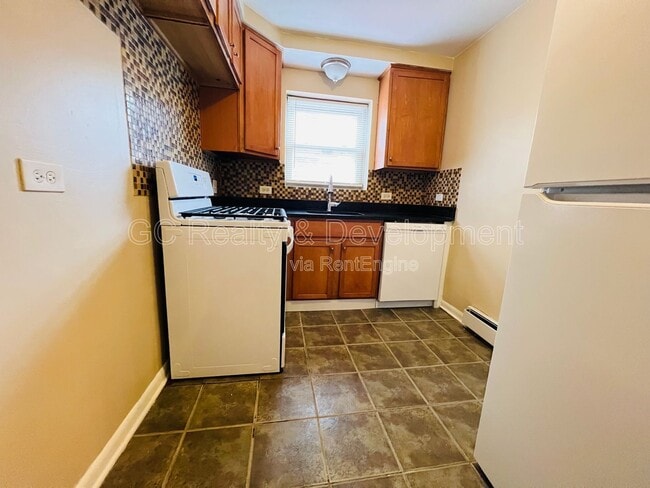 Building Photo - 1711 W Estes Ave