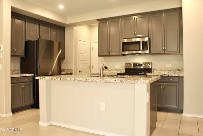 Building Photo - 2625 S Peppertree Dr