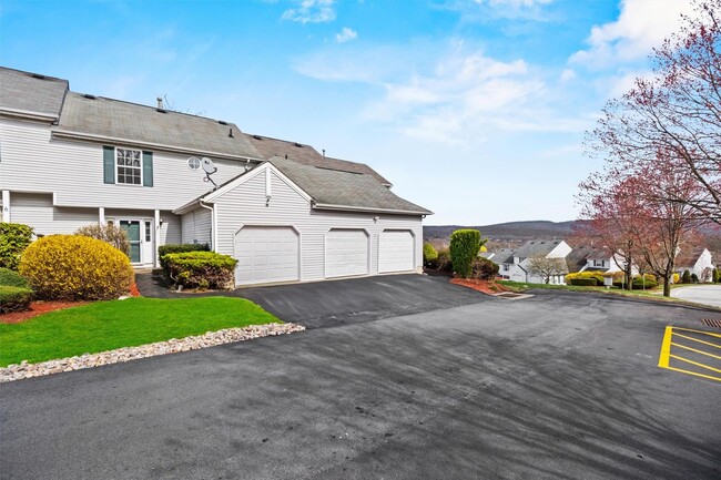 Building Photo - 4 Woodbine Dr