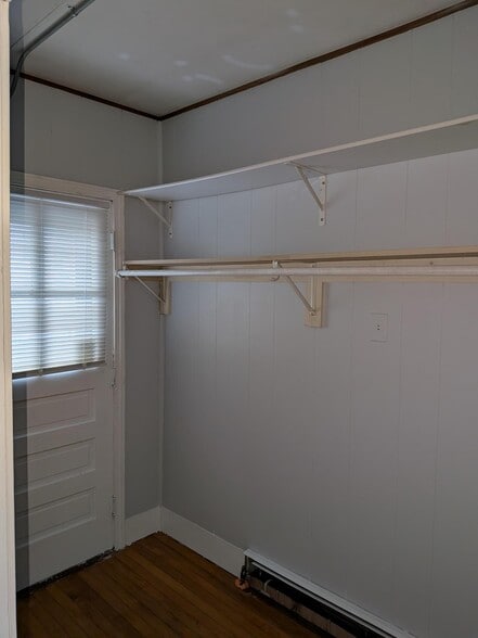 Building Photo - 607 Hevey St