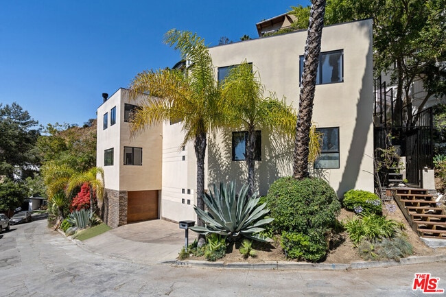 Building Photo - 6441 Bryn Mawr Dr