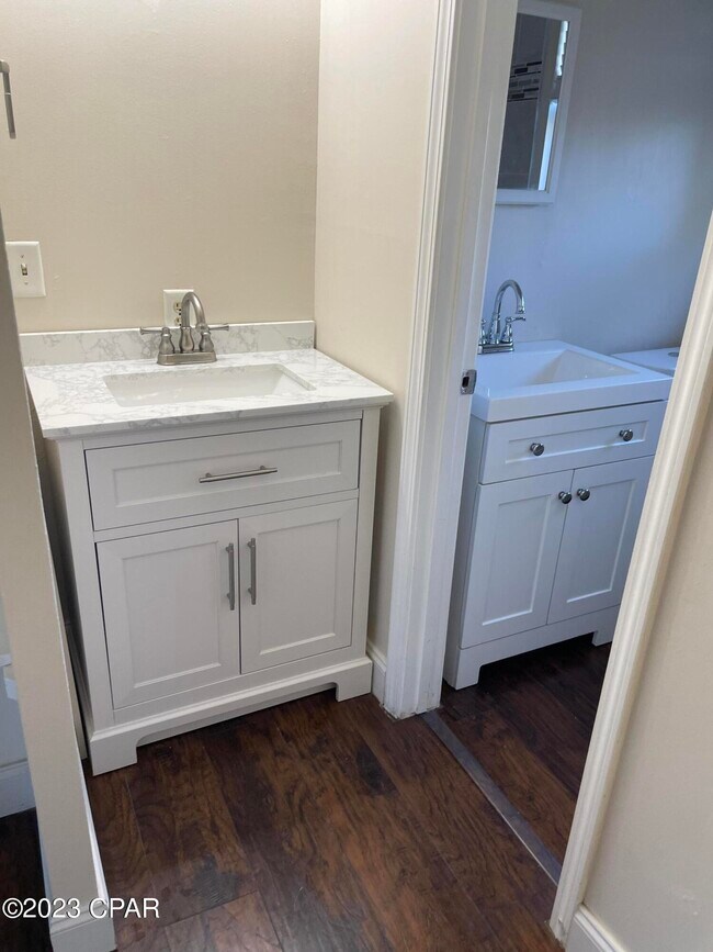 Building Photo - 904 Forestdale Ave